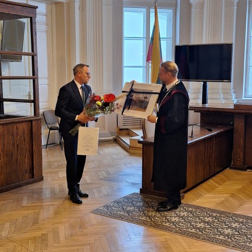 Skyriaus pirmininko kadenciją baigusiam teisėjui M. Bajorui – nuoširdi kolektyvo padėka